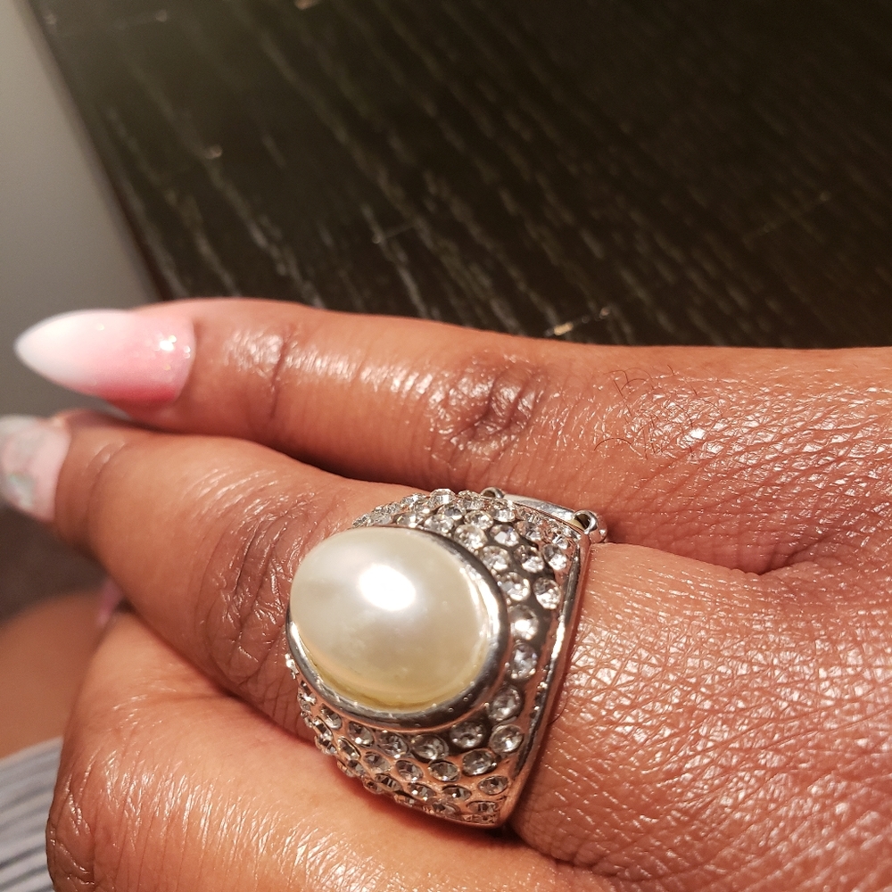 Silver Ring W/ Pearl Center